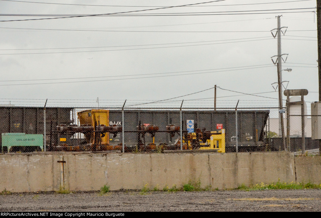 DJJX Gondolas in the yard